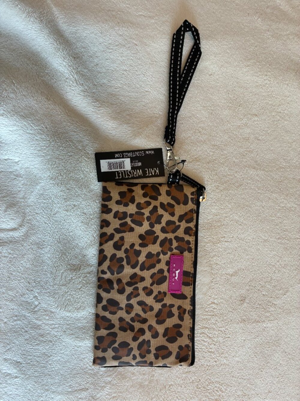 SCOUT Kate Wristlet NWT Leopard Print Zip Pouch Wallet Clutch